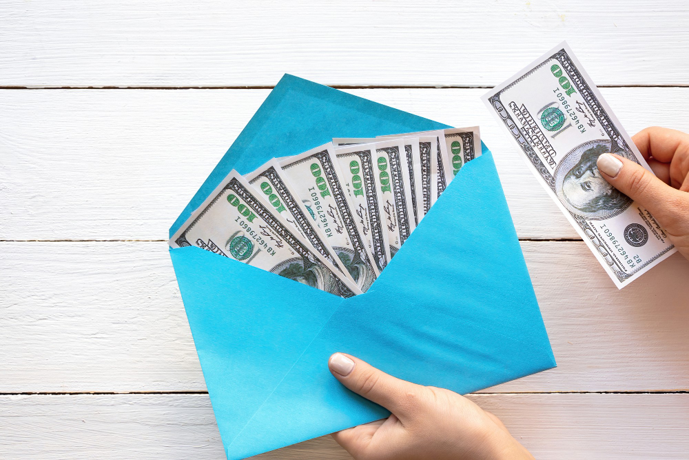 Envelope System vs. Digital Budgeting: Which Works Better in 2025?